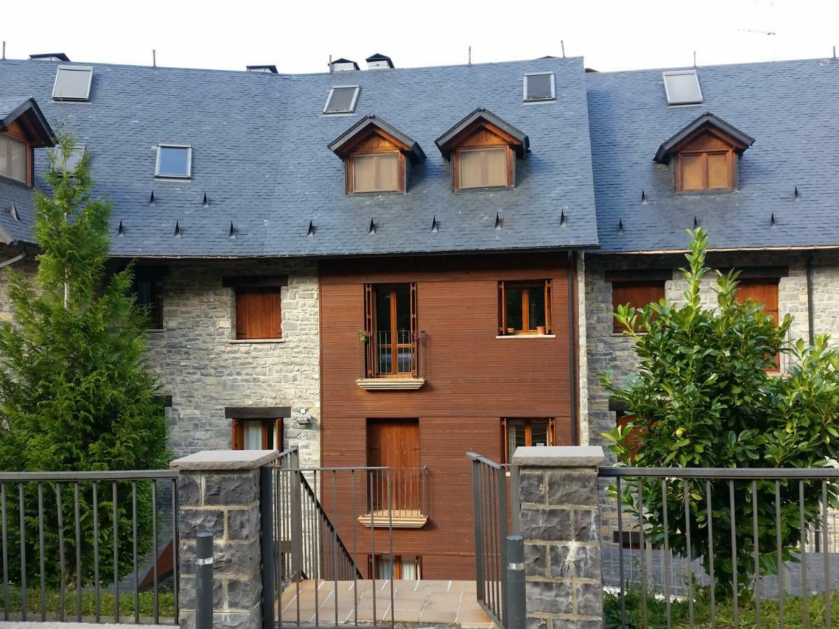 Edif. La Corona El Pueyo de Jaca Kültér fotó